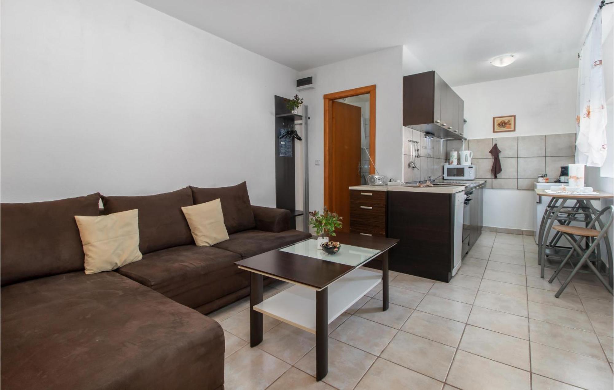 Nice Apartment In Smrika With Kitchen Kültér fotó