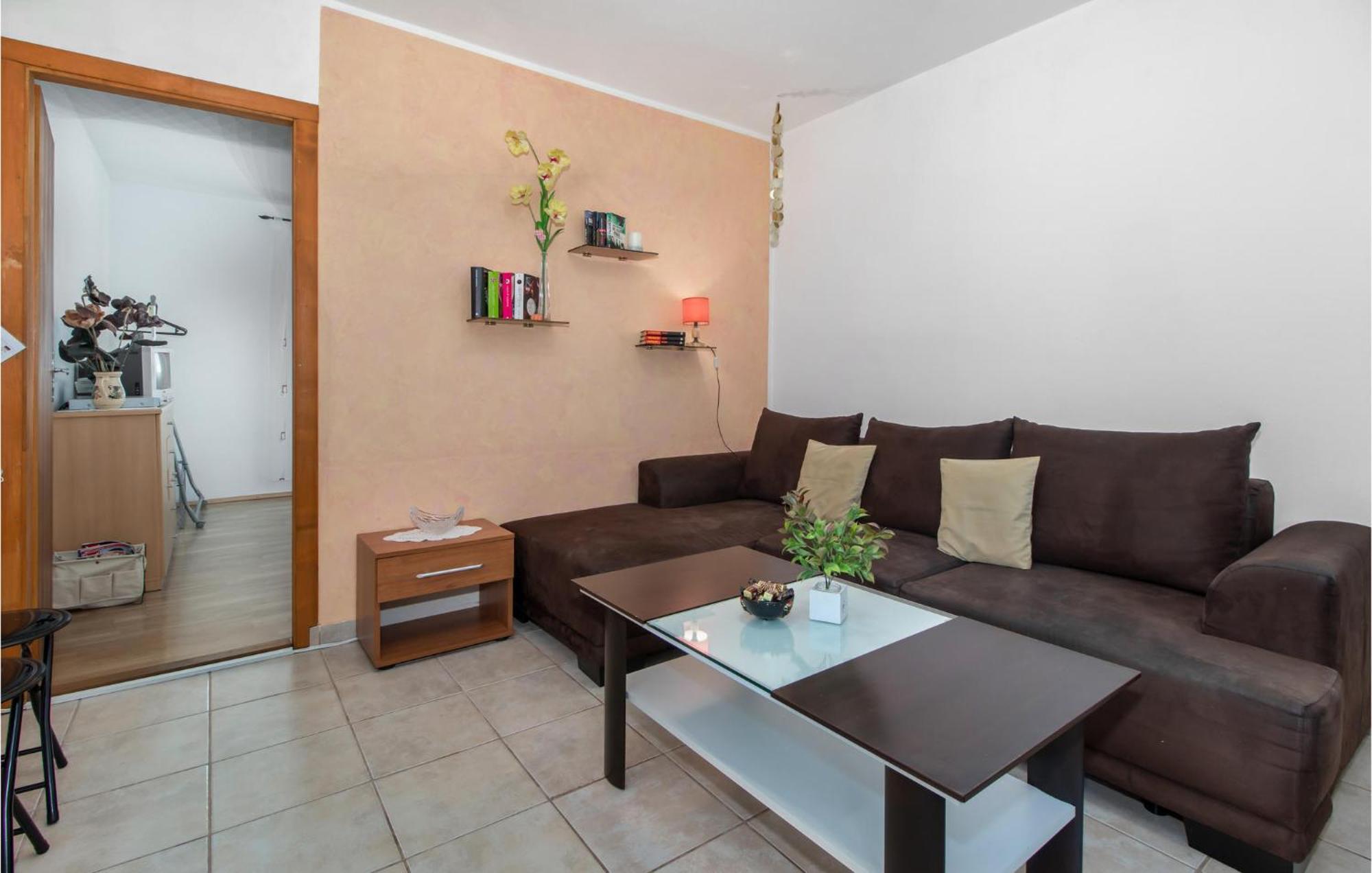 Nice Apartment In Smrika With Kitchen Kültér fotó