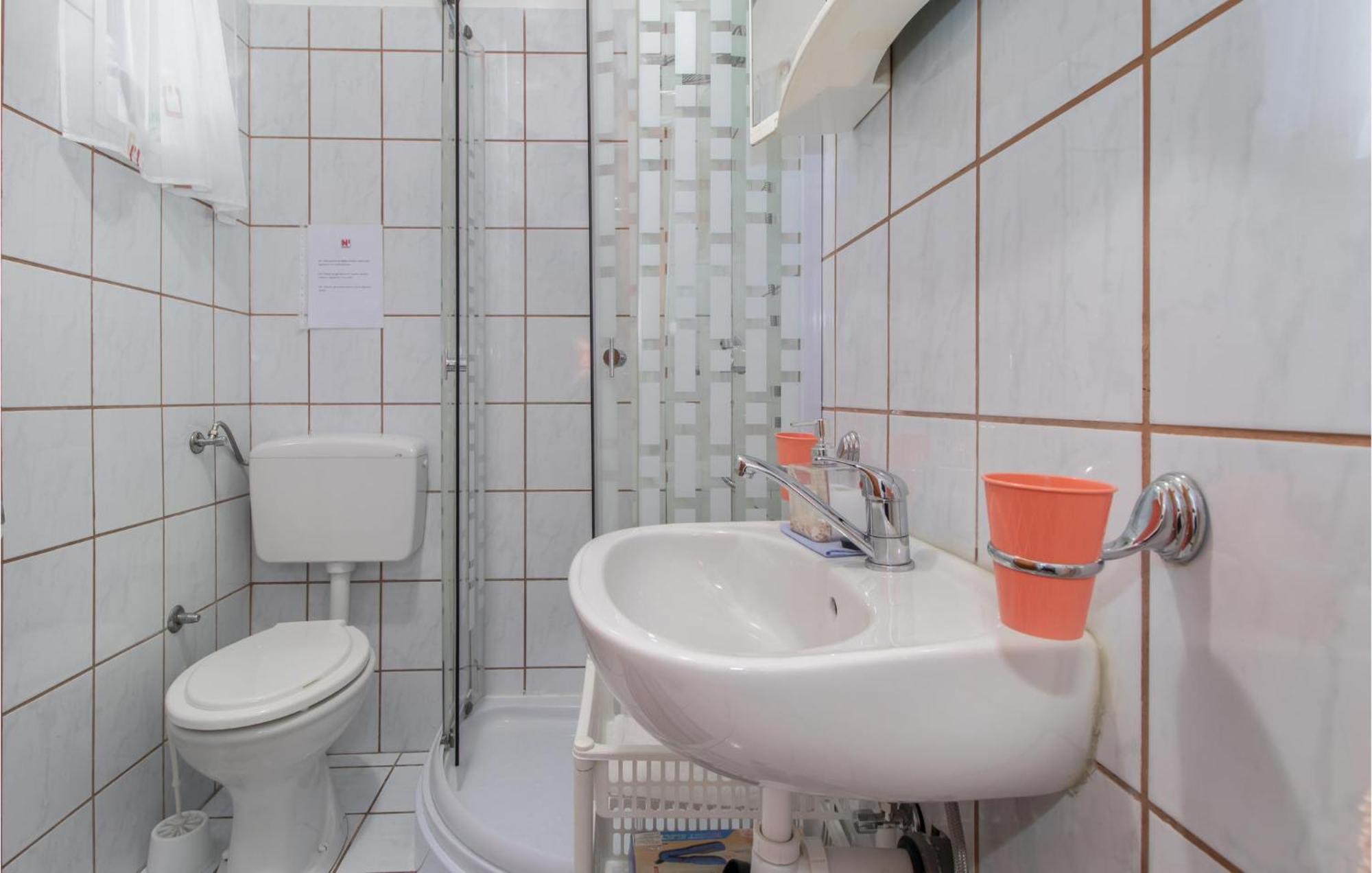 Nice Apartment In Smrika With Kitchen Kültér fotó