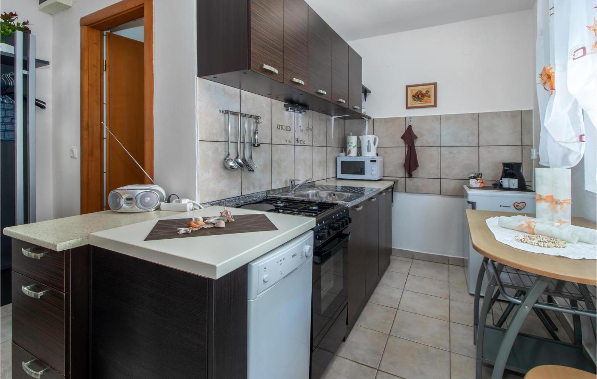 Nice Apartment In Smrika With Kitchen Kültér fotó