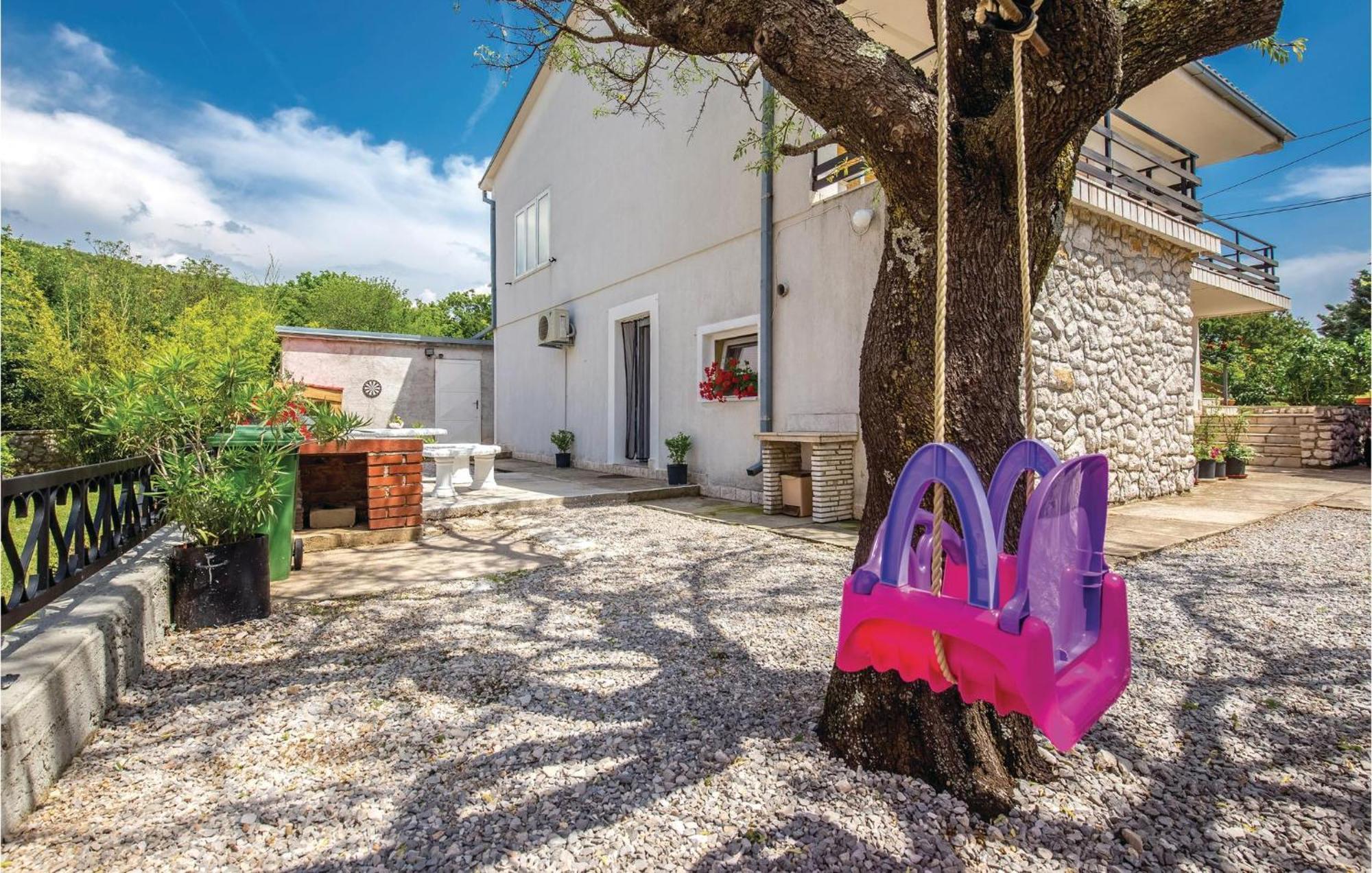 Nice Apartment In Smrika With Kitchen Kültér fotó